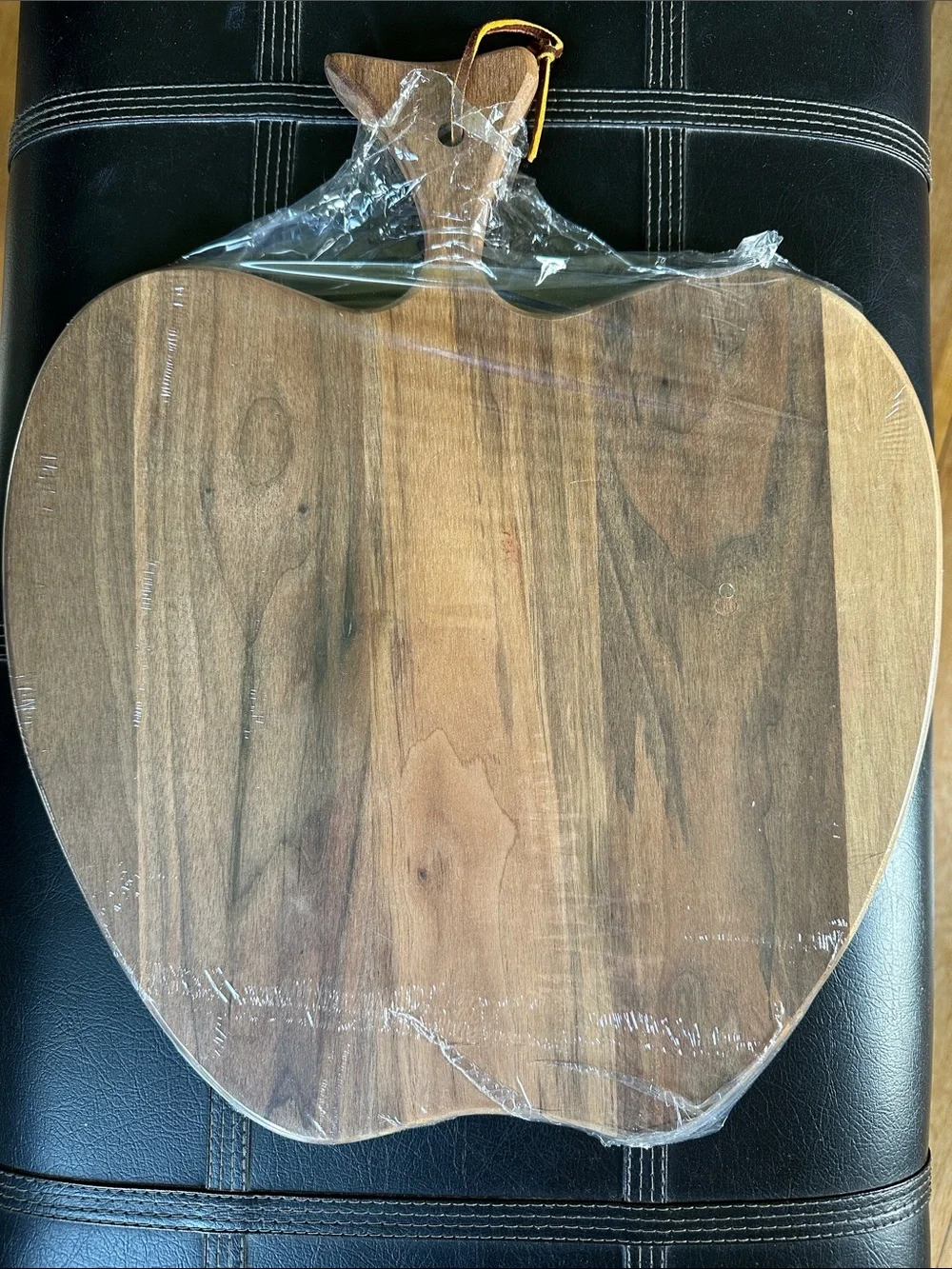 Berea College Crafts Apple Shaped Wood Cutting Board Handmade Kentucky NWT - Picture 3 of 3